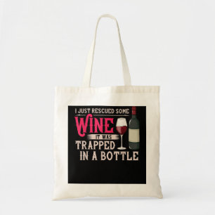 Ik redde net wat wijn die in een fles zat. tote bag