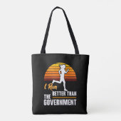 Ik ren beter dan de regering Grappige hardloper Tote Bag (Achterkant)