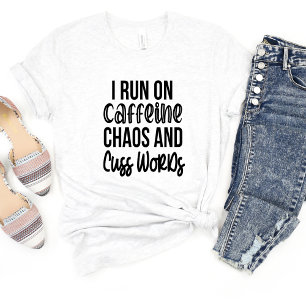Ik ren op cafeïne... Sarcasme Grappig meme T-shirt