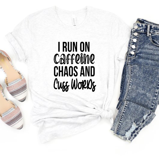 Ik ren op cafeïne... Sarcasme Grappig meme T-shirt