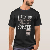 Ik ren op Cuss Words Chaos Coffee Caffeine Addict. T-shirt (Voorkant)