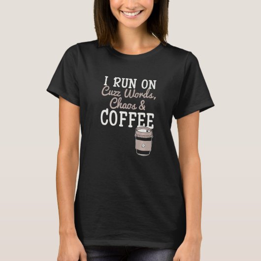 Ik ren op Cuss Words Chaos Coffee Caffeine Addict. T-shirt (Voorkant)