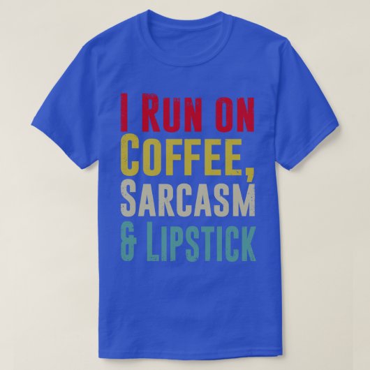Ik ren op KOFFIE SARCASME en Lipstick Grappig T-shirt (Design voorkant)