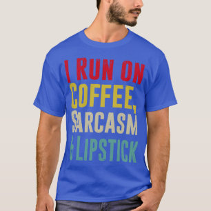 Ik ren op KOFFIE SARCASME en Lipstick Grappig T-shirt