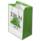 Ik ren voor de heuvel © - Grapje Runner Gift Bag Medium Cadeauzakje (Voorkant Gekanteld)