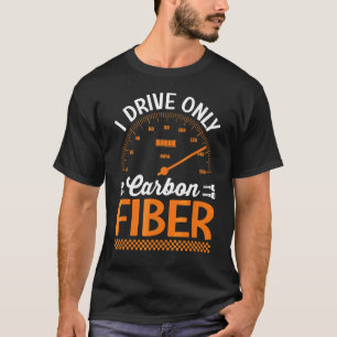 Ik rijd alleen met een racewagen met koolstofvezel t-shirt