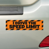 Ik rijd met de snelheidslimiet oranje zwarte bumpe bumpersticker (Op auto)