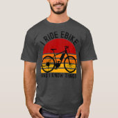 Ik rijd met Ebike en ik ken dingen fietsretroret T-shirt (Voorkant)
