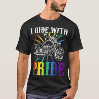 Ik rijd met trots, homoseksuele fietser, regenboog t-shirt