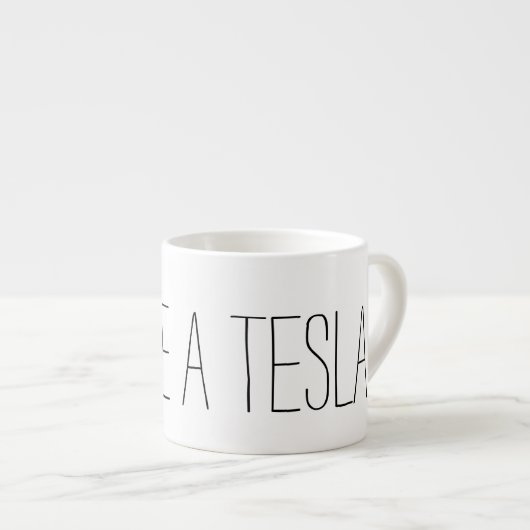 IK RIJF EEN TESLA ESPRESSO KOP (Voorkant rechts)