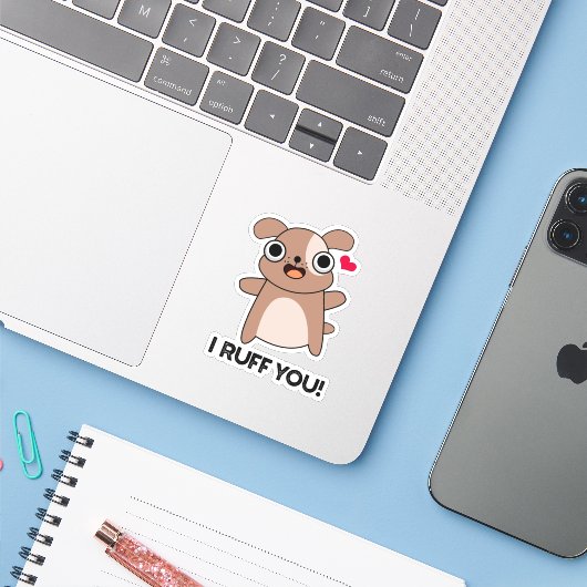 Ik Ruff je Funny Dog Pun Sticker (Laptop met iPhone)