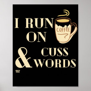 "IK RUN OP KOFFIE EN CUSSWORDS" grappige koffiepun Poster