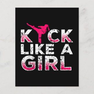 Ik sla op een meisje dat Karate Kickboxing is