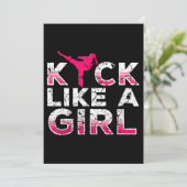 Ik sla op een meisje dat Karate Kickboxing is Kaart (Staand voorkant)