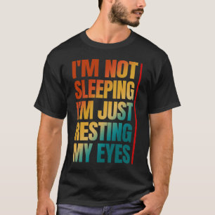 ik slaap niet, ik rust gewoon mijn ogen t-shirt