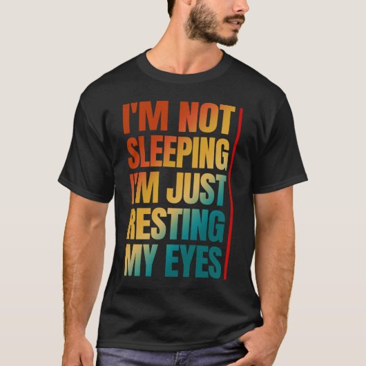 ik slaap niet, ik rust gewoon mijn ogen t-shirt (Voorkant)