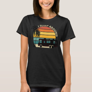 Ik slaap rond grappige Van Life RV vintage zonsond T-shirt