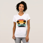 Ik slaap rond Van Life Pun Vinatge Sunset reizen T-shirt (Voorkant volledig)