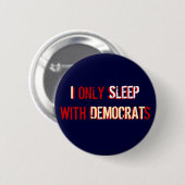 IK SLEEP ALLEEN MET DEMOCRATEN RONDE BUTTON 5,7 CM (Voorkant /achterkant)