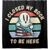 Ik sloot mijn boek om hier te zijn Funny Ghost Douchegordijn (Voorkant)