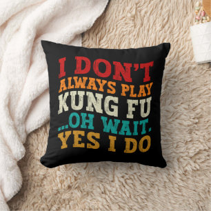 Ik speel niet altijd Kung Fu Oh wacht ja ik doe co Kussen