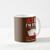 Ik speel nog steeds een volledige deck kaart 65th  koffiemok (Voorkant rechts)