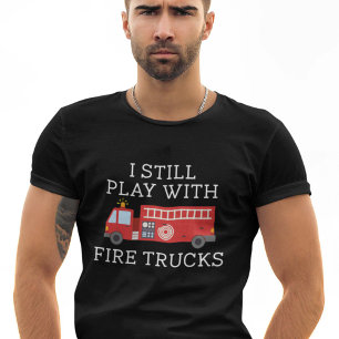 Ik speel nog steeds met brandweerwagens t-shirt