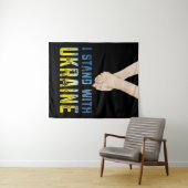 Ik sta achter de Oekraïense Shirt om de Oekraïense Wandkleed (In Situ (horizontaal))