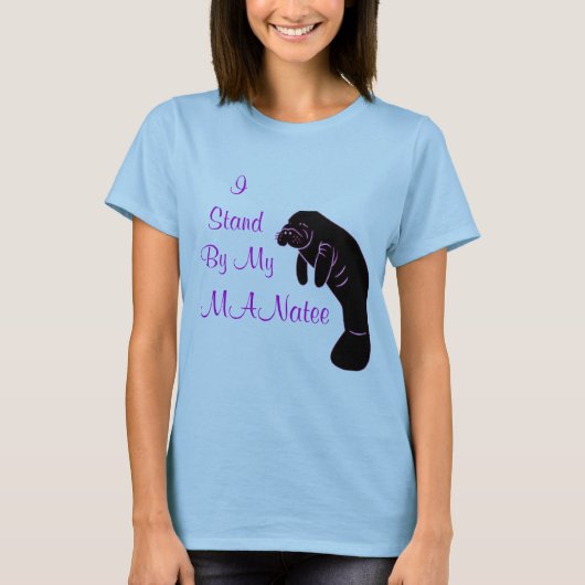 Ik sta bij mijn MANatee Tshirt (Voorkant)