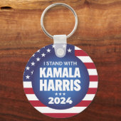 Ik sta met Kamala Harris 2024 Sleutelhanger (Achterkant)