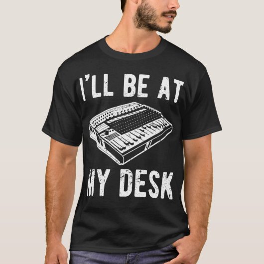 Ik sta op mijn bureau Sound Guy Studio Engineer De T-shirt (Voorkant)