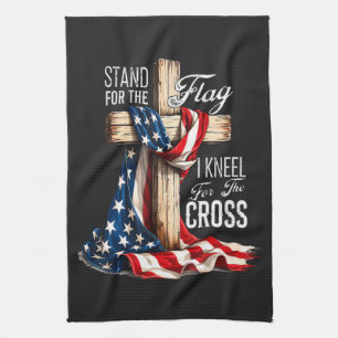 Ik sta voor de vlag en kniel voor het kruis theedoek