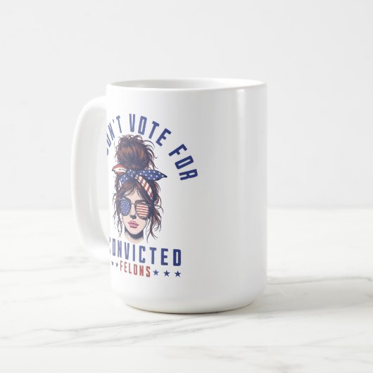 Ik stem niet op veroordeelde misdadigers koffiemok (Voorkant links)