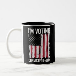 Ik Stem Op De Veroordeelde Misdadiger Pro Trump 20 Tweekleurige Koffiemok
