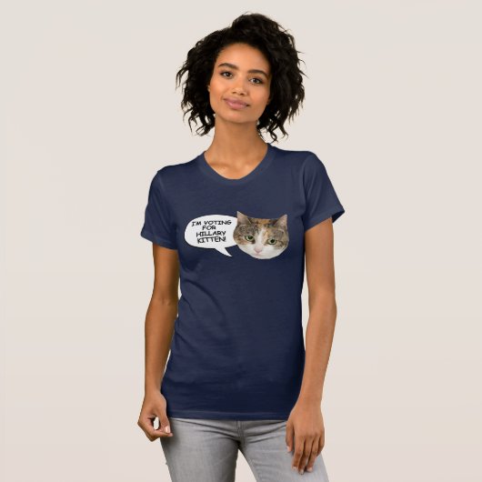 IK STEM OP HILLARY KITTEN T-SHIRT (Voorkant volledig)