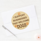 Ik steun bedrijven die honden verwelkomen ronde sticker (Envelop)