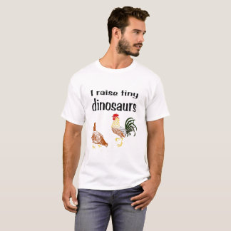 Ik trek een klein dinosaurusshirt op t-shirt