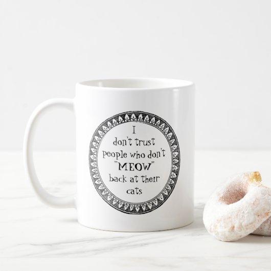 Ik vertrouw mensen niet. . . koffiemok (Met donut)