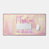 Ik vertrouw op God Roze Sparkly Achtergrond Bureaumat (Keyboard & Muis)