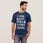 IK VIND DOGS COFFEE MAYBE 3 MENSEN Funny Dog Mam T-shirt (Voorkant volledig)