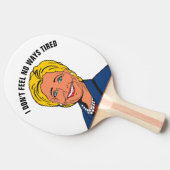 IK VOEL GEEN MANIEREN OM GETIRED HILLARY TAFELTENNISBATJE (Zijkant)