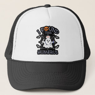 Ik vond deze grappige geest verpleegkunde Hallowee Trucker Pet