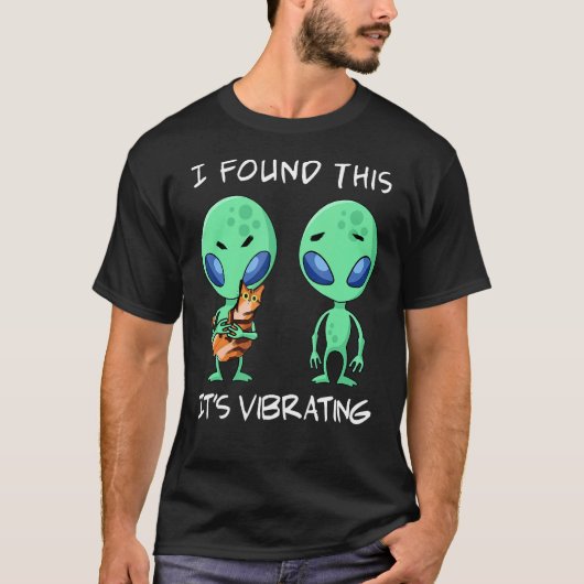 Ik vond deze trillende, grappige alien en kat t-shirt (Voorkant)