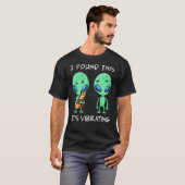 Ik vond deze trillende, grappige alien en kat t-shirt (Voorkant volledig)
