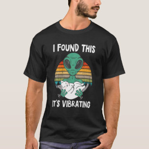 Ik vond dit een trillende grappige Alien en Cat Vi T-shirt