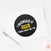 Ik vraag me af of bier ook over mij denkt ronde sticker (Envelop)