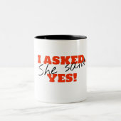 Ik vroeg het. Ze zei JA! Tweekleurige Koffiemok (Center)