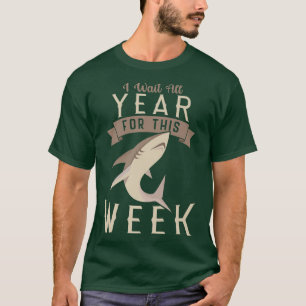 Ik wacht het hele jaar op deze week grappige Shark T-shirt