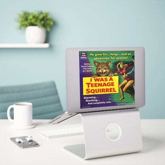 Ik Was een Tiener Eekhoorn Parodie Sticker (Laptop op bureau)
