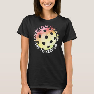 Ik weet dat ik speel als een meisje Pickleball Pla T-shirt